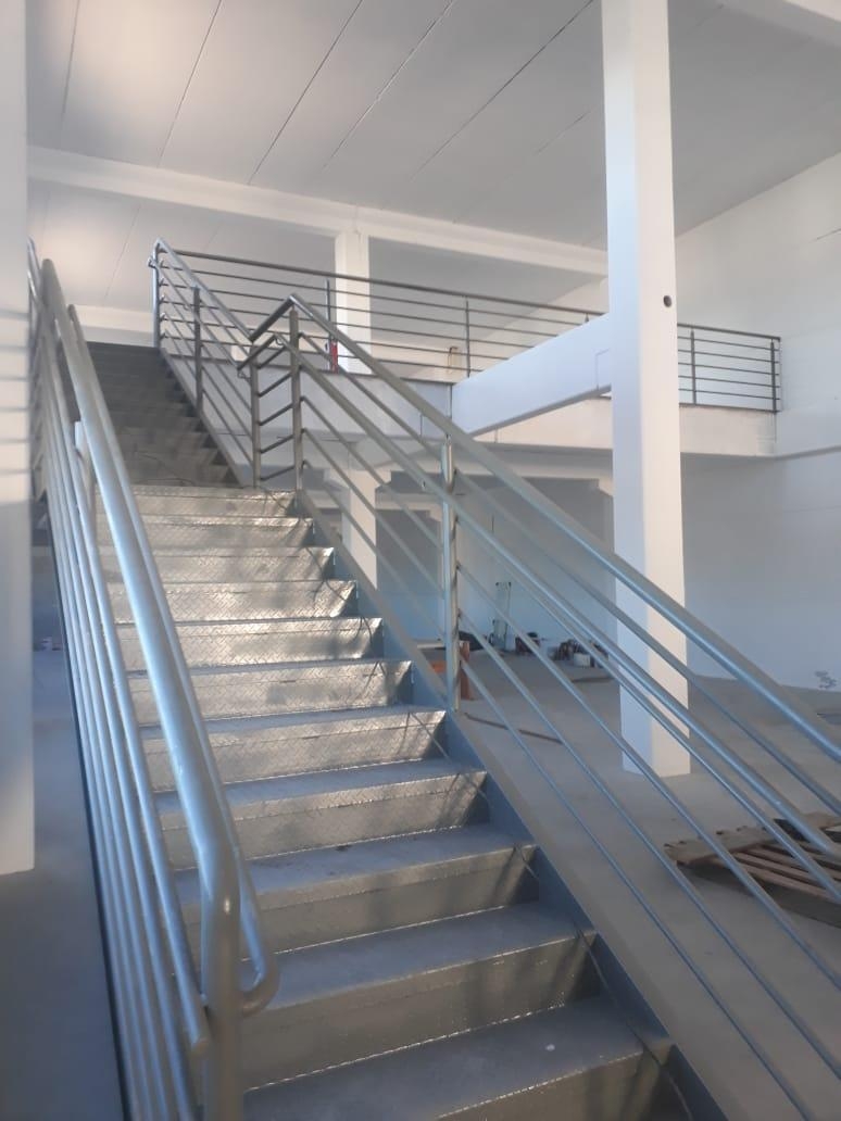 Escadas metálicas ideais para sua obra